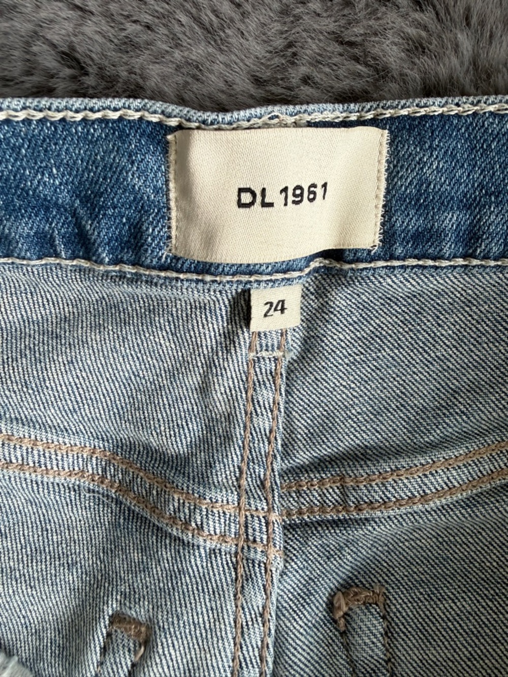 DL1961 ZOIE Denim Shorts High Rise Stretch Size 24-25 - Picture 3 of 5